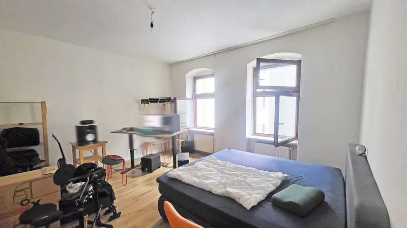 Sehr helle Altbauwohnung/4.OG mit Duschbad in der Cornelius-Fredericks-Straße! — photo 1
